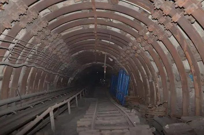 卡纜煤礦巷道支護